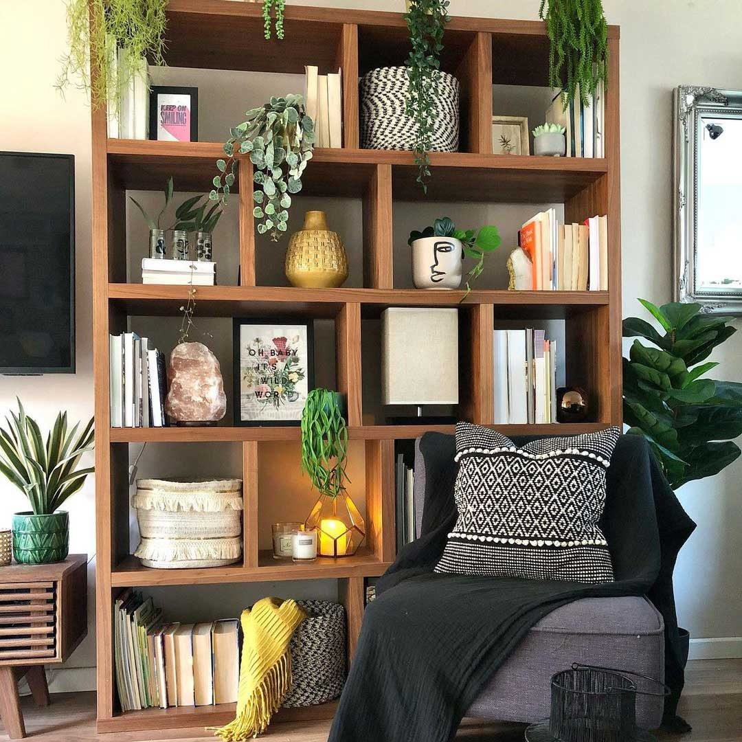 How to decorate living room built in shelves